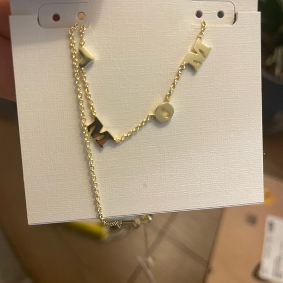 NWT Kendra Scott Gold MOM necklace w/ box and dust bag - Picture 4 of 5